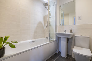 Family bathroom- click for photo gallery